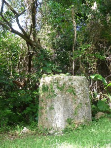 12方位の神が降りてきて住民の寿命を決めたといわれる霊石