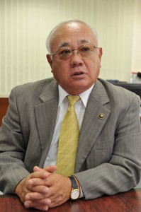 新年に向けての抱負を語る下地敏彦市長