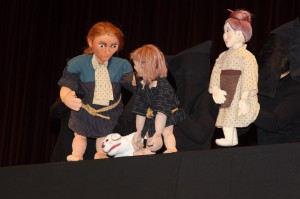 宮古の民話を題材にした人形劇団んまだいしょう結成30周年記念公演＝11日、市中央公民館