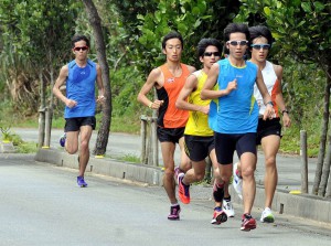 宮古島でのスポーツキャンプがスタート。写真は日清食品グループ陸上競技部の練習風景