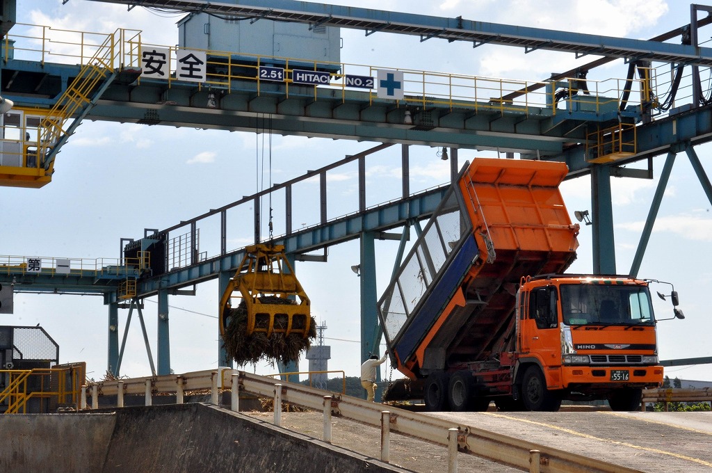 稼働を停止して原料搬入のみを行った製糖工場=29日、下地上地の沖縄製糖宮古工場 宮古毎日新聞社ホームページ 宮古島の最新ニュースが満載! 稼働を停止して原料搬入のみを行った製糖工場=29日、下地上地の沖縄製糖宮古工場 宮古毎日新聞社ホームページ 宮古島の最新ニュースが満載!