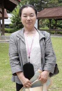 宮古島を初めて訪れた鏑木さんの娘千恵子さん＝２１日、宮古島市