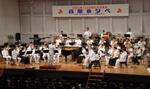 迫力ある演奏を披露した海上自衛隊東京音楽隊＝１５日、マティダ市民劇場