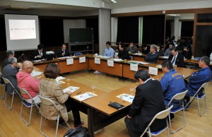 家畜伝染病等に関する情報を共有する関係機関の担当者＝１４日、宮古福祉保健所