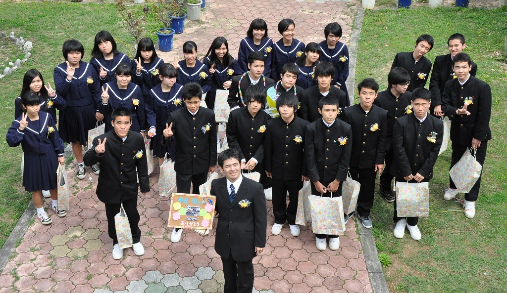 27人が〝15の旅立ち〟 – 宮古毎日新聞社ホームページ -宮古島の