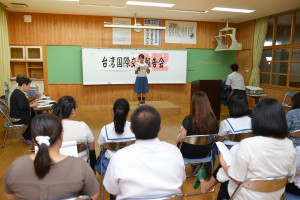 台湾訪問の報告会が行われた＝８月３１日、下地中学校