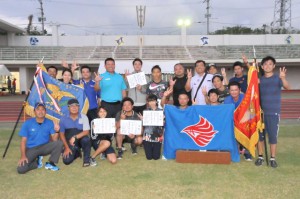 男女総合５連覇を達成した北学区のメンバー＝13日、市陸上競技場