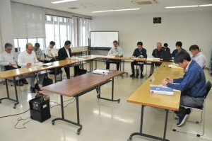 広域公園整備事業の新年度スケジュールなどを確認する推進会議＝24日、県宮古合同庁舎