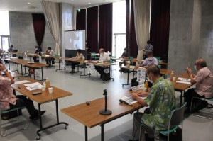 計画改定に向け意見を交わした＝７日、市未来創造センター