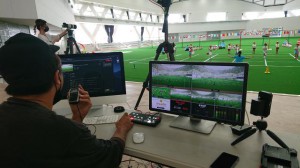 整備されたネット環境を使って保育園の運動会がライブ配信された＝７日、ＪＴＡドーム宮古島