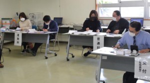 県立高校一般入試の願書受け付けが始まった＝３日、宮古高校