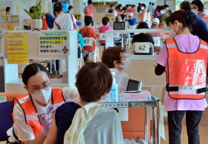 65歳以上の約半数が１回目のワクチン接種を済ませた（資料写真）