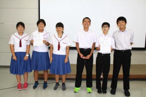 優勝、準優勝に輝き、そろって県予選へ派遣される地区代表チームとなった上野Ｂチーム（右３人）と上野Ａチーム（左３人）のメンバー＝28日、県宮古合同庁舎講堂