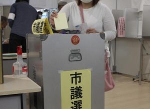 前回を下回る水準で推移している期日前投票=22日、市役所