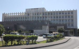 ７年ぶりに未収金が増加に転じた宮古病院＝11日、平良下里