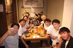 時短要請が解除され、多くの飲食店がにぎわっていた＝１日、平良西里