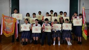 県高校商業実務競技大会で上位入賞した生徒たち＝24日、宮古総合実業高校
