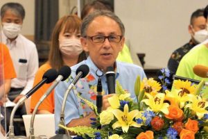 現職の玉城デニー氏が次期県知事選挙に向けて４大柱の政策を発表した＝17日、那覇市の八汐荘