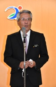 訓示を述べる座喜味市長=28日、市役所大ホール