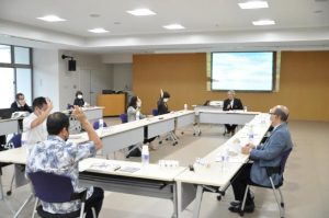 決算などを全員賛成で可決して解散した宮古島市実行委員会＝28日、市役所