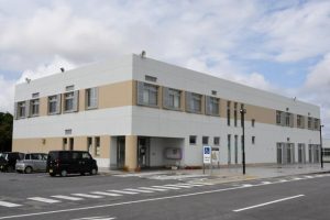 22年度はリユース可能な品が6万9489個持ち込まれ、そのうち6万7870個が持ち帰られた市クリーンセンタープラザ棟=21日、市平良西仲宗根