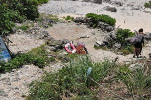 建物が撤去された中の島ビーチ＝28日