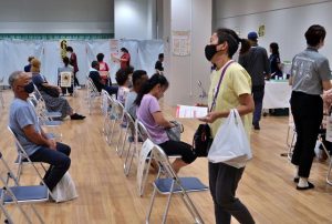 22年度は受診率向上を目指して２回実施されたがん検診（肺がん、胃がん、大腸がんなど）の集団健診＝２０２２年、10月