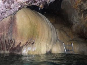 文化財への指定に向けて取り組まれている保良クバクンダイ鍾乳洞(提供写真)