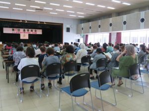 23年度事業計画など４議案を承認したＪＡおきなわ宮古地区女性部の定期総会＝23日、ＪＡおきなわ宮古地区本部大ホール（提供写真）