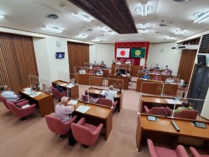 村議会６月定例会が閉会した＝28日、村議会