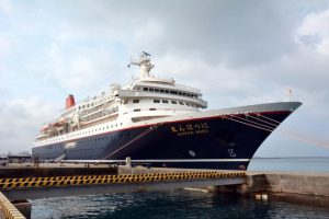 2017年にも宮古島に入港した「にっぽん丸」=17年4月11日