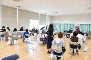 428人が受診した第1回目の集団健診初日の様子=3日、市保健センター