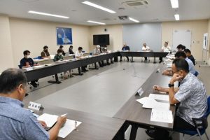 22年度の収納率などが報告された市税徴収対策会議=18日、市役所