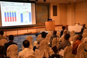 増収増益が示された琉球銀行経営説明会＝20日、ホテルアトールエメラルド宮古島