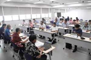 9月定例会に提案される議案の説明が行われた=1日、市議会全員協議会室