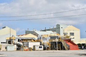 年内に製糖操業を開始する宮糖城辺工場=砂川