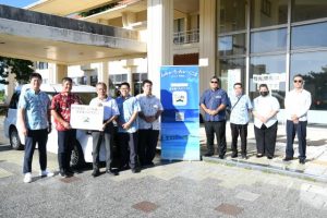 島内独自の配車アプリの運用開始を発表した関係者ら=6日、宮古島観光協会