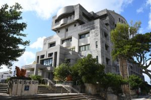 利活用事業への優先交渉権者が決定した旧市役所平良庁舎=14日、平良西里