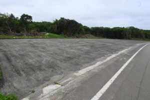 整備されたバス専用駐車場＝５日、来間島