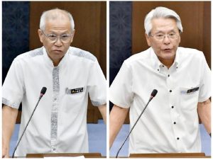 一般質問で市長選への考えを述べる座喜味市長(右)、嘉数副市長=25日、市議会議場