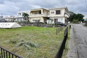 冠水対策が動き出した平良中入り口前の道路＝４日、平良西里