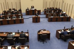 市議会12月定例会が開会した=3日、市議会議場