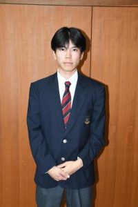 海上保安学校学生採用試験に合格した吉浜さん=9日、宮古総合実業高校校長室
