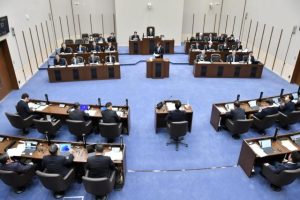 市制全般について議論が交わされた市議会一般質問=16日、市議会議場