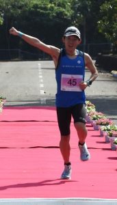 総合100㌔の部は児玉が初優勝を果たした=26日、下地公園