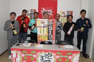 宮古島泡盛祭りの内容を発表し参加を呼び掛けた実行委員会の皆さん＝25日、島の駅みやこ会議室