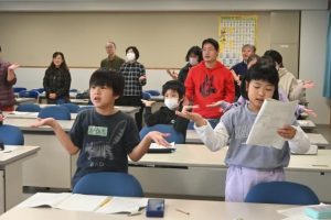 ミャークフツの「こそあど言葉」について学んだ児童たち＝１日、北小パソコン室