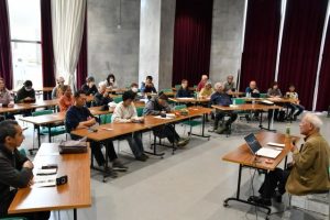 宮古馬の過去・現在・未来について講話やシンポジウムが開かれた＝22日、市未来創造センター研修室