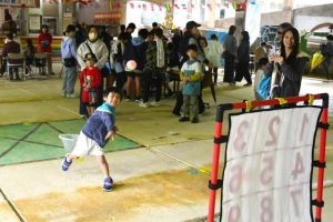 多くの子供たちが楽しんだゲームコーナー＝15日、県立宮古青少年の家