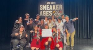 グランプリに輝き笑顔を見せる宮古軽音部のメンバー=26日、沖縄市・ミュージックタウン音市場(提供)